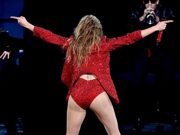 Jennifer Lopez se apresenta no American Music Awards em Los Angeles, nos Estados Unidos (Foto: Kevin Winter/ Getty Images/ AFP)