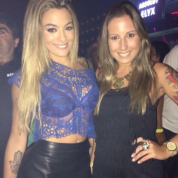 Ex-BBB Monique com amiga em boate em Florianópolis (Foto: Instagram/ Reprodução)