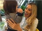 Adriana Sant'anna posta foto e mostra admiração com tamanho do filho