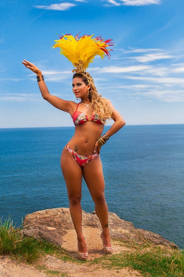 Lucilene Caetano posa representando o Carnaval Carioca  (Foto: Divulgação / Guilherme Fernandes)