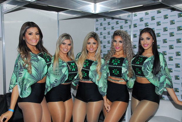 Dançarinas da banda Aviões do Forró: Aline, Tassia, Thais, Daiane, Perla (Foto: Marcelo Machado/Ag Haack)