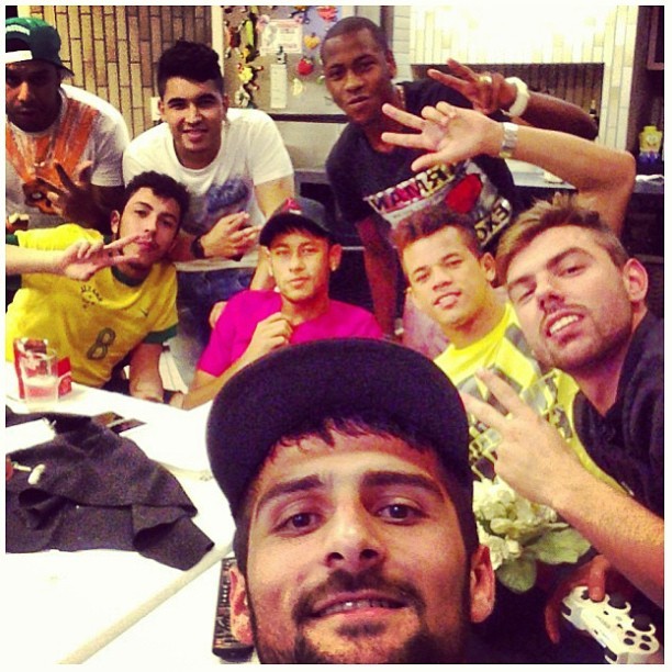 Neymar se diverte com amigos (Foto: Instagram/ Reprodução)