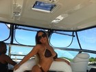 Chique! Mulher Melão curte sol de Cancún em passeio de lancha