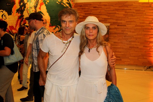Carlos Alberto Riccelli e Bruna Lombardi em pré-estreia em São Paulo (Foto: Leo Franco e Thiago Duran / AgNews)