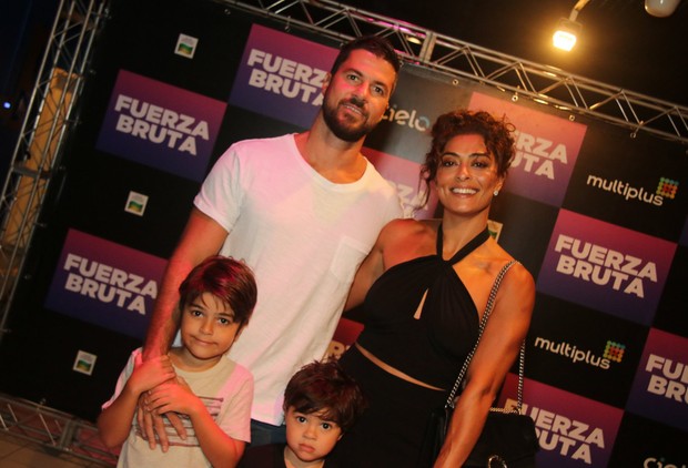 Juliana Paes, filhos e marido em espetáculo (Foto: Fabio Moreno)