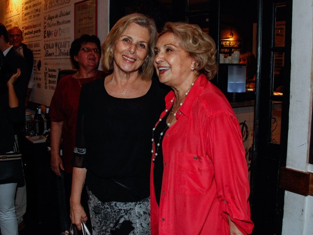 Irene Ravache no aniversário de 80 anos de Eva Wilma em um restaurante em São Paulo (Foto: Marcos Ribas/ Foto Rio News)