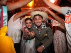 Sophie Charlotte e Daniel Rocha bancam os noivos em casório caipira