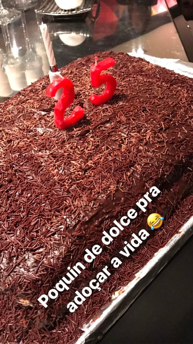 Neymar compartilha foto do bolo de aniversário (Foto: Reprodução/Instagram)