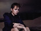 Miley Cyrus posa em clima sombrio em nova campanha de Marc Jacobs