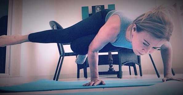 Zilu fazendo Yoga (Foto: Reprodução / Instagram)