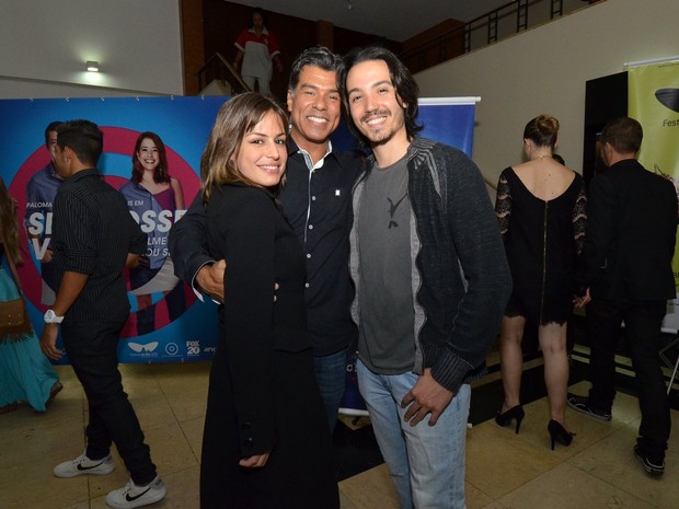 Maurício Mattar com a namorada, Bianca Andrade, e o filho em pré-estreia no Rio (Foto: Léo Marinho/ Ag. News)