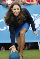Kate Middleton rouba a cena em campeonato de atletismo