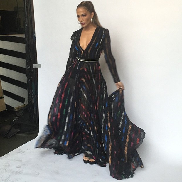Jennifer Lopez exibe look usado em programa de televisão (Foto: Instagram/ Reprodução)