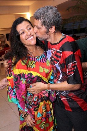 Regina Casé com o marido, Estevão Ciavatta, em festa no Rio (Foto: Vera Donato/ Divulgação)