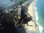 Corajosa! Ex-BBB Kamilla posa no alto da Pedra Bonita, no Rio