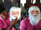 Léo Santana vira Papai Noel e entrega presentes para comunidade