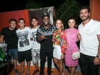Isis Valverde curte noite carioca ao lado do namorado Uriel Del Toro