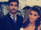 Ex-BBBs Franciele Almeida e Diego Grossi desfilam vestidos de noivos