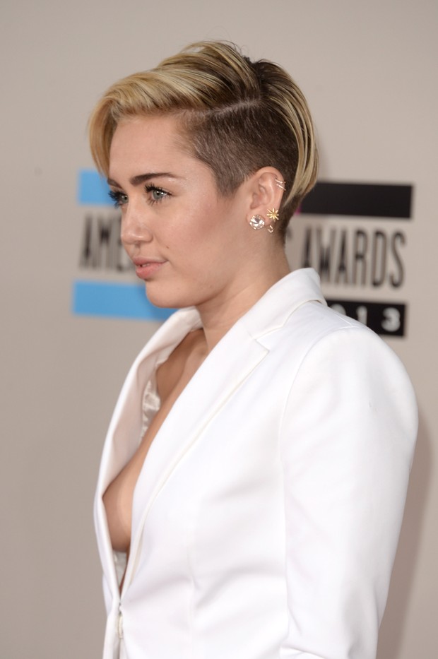 Miley Cyrus no American Music Awards em Los Angeles, nos Estados Unidos (Foto: Jason Merritt/ Getty Images/ AFP)