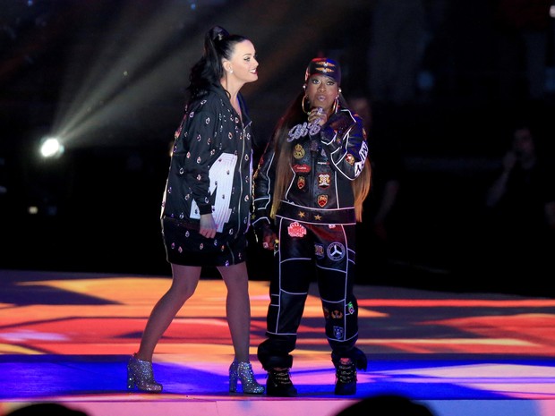 Katy Perry canta com Missy Elliott no Super Bowl em Glendale, no Arizona, nos Estados Unidos (Foto: Christopher Polk/ Getty Images/ AFP)