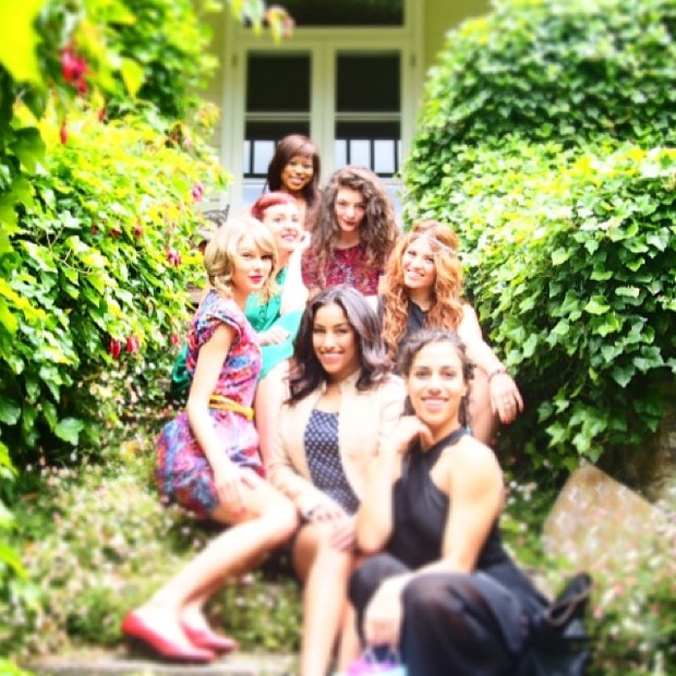 Taylor Swift, Lorde e amigas (Foto: Instagram)
