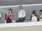 Harrison Ford assiste a desfile das campeãs no Rio