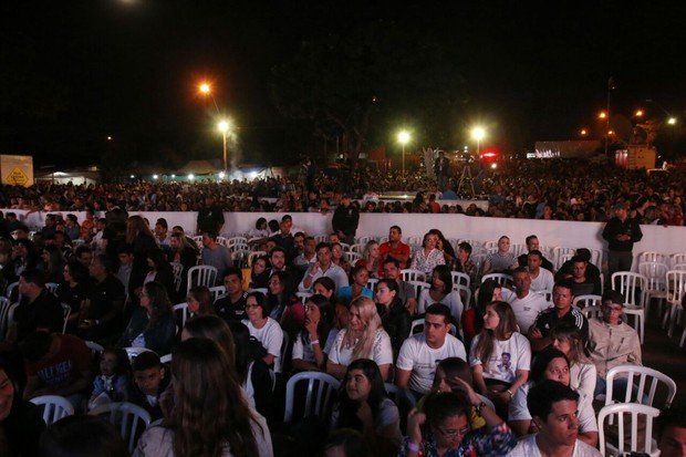 Missa em homenagem a Cristiano Araújo reúne fãs em Itumbiara, GO ::  Notícias de MT