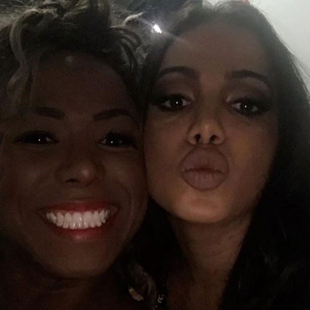 Ex-BBB Adélia e Anitta em show na Zona Oeste do Rio (Foto: Instagram/ Reprodução)