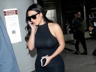 Kim Kardashian chega a Los Angeles com mesmo vestido usado no Brasil