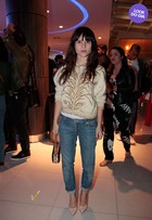 Look do dia: Bianca Comparato usa cashmere e jeans em pré-estreia vip
