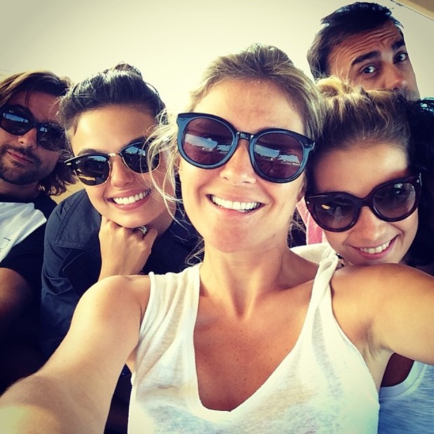 Isis Valverde, Ellen Jabour e Luiza Possi com amigos em St. Barths, no Caribe (Foto: Instagram/ Reprodução)