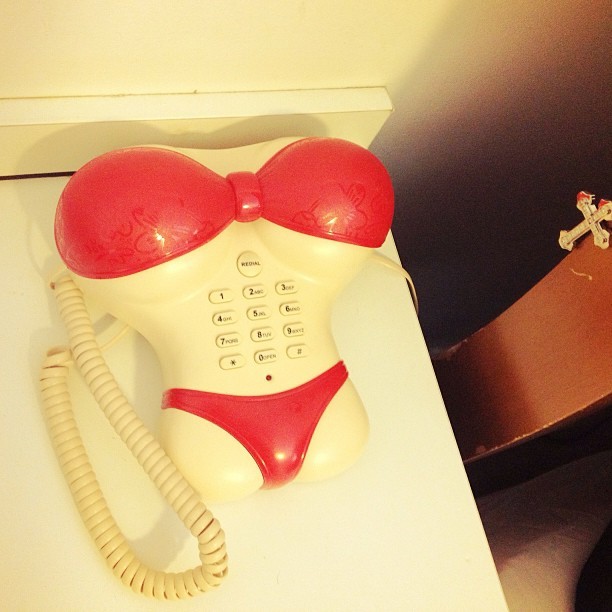 Fiuk mostra telefone que ganhou da mãe (Foto: Instagram)