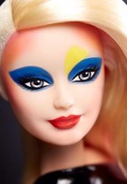 Maquiadora de Kim Kardashian faz transformação exótica em boneca
