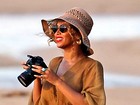 Beyoncé vai à praia e fotografa o pôr do sol durante miniférias no Havaí