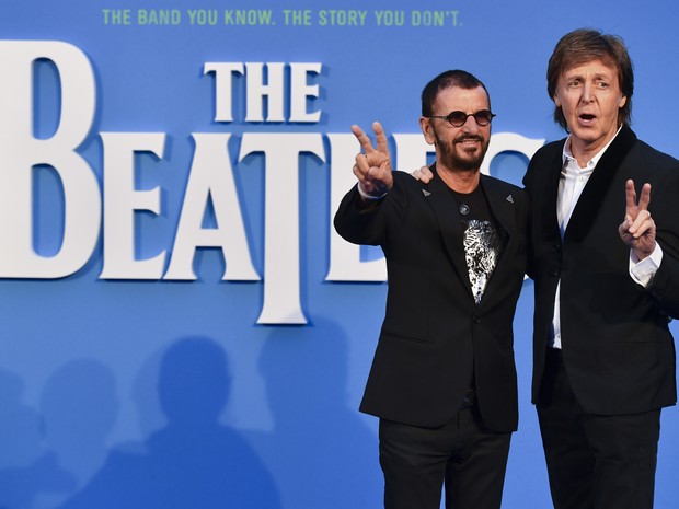 Ringo Starr e Paul McCartney em première de filme em Londres, na Inglaterra (Foto: Ben Stansall/ AFP)