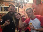Flávia Alessandra e Otaviano Costa fazem suas primeiras tatuagens