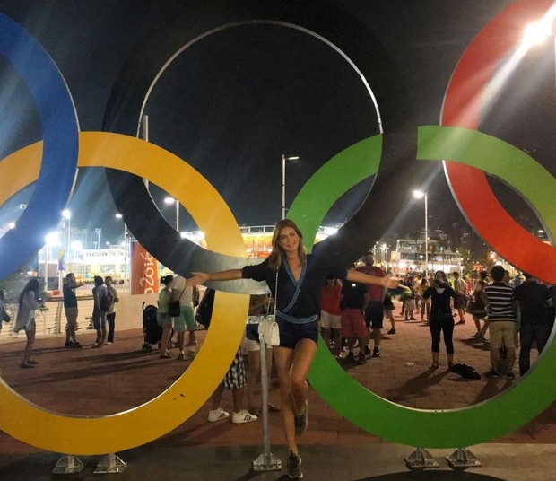 Marina Ruy Barbosa posa para foto com os anéis olimpícos (Foto: Reprodução/Instagram)
