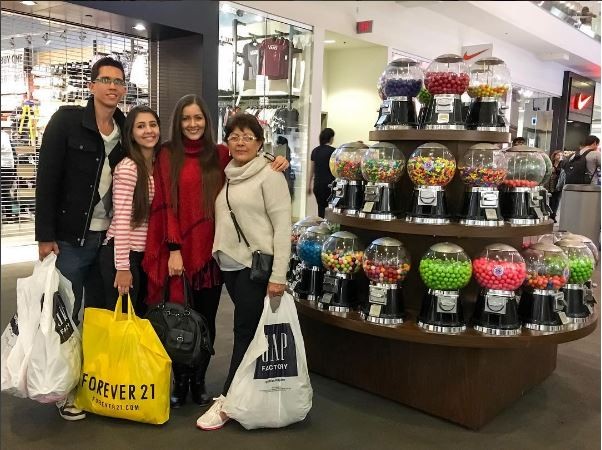Nana com a família mineira indo às compras em Nova York (Foto: Reprodução/Instagram)