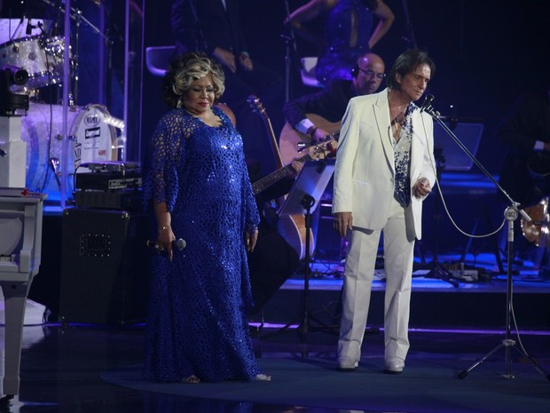 Alcione canta com Roberto Carlos em show no Rio (Foto: Isac Luz/ EGO)