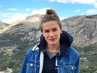 Fiorella Mattheis posa em cenário montanhoso na Espanha