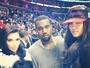 Kim Kardashian curte jogo de basquete com namorado e família