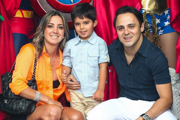 Felipe Massa com a esposa Raffaela e o filho Felipe, na festa de aniversário (Foto: Manuela Scarpa e Marcos Ribas/Foto Rio News)