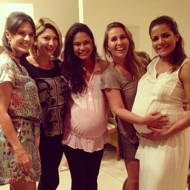 Nívea Stelmann com as amigas Raquel Barros, Antônia Fontenelle e Andréia Sorvetão (Foto: Instagram)