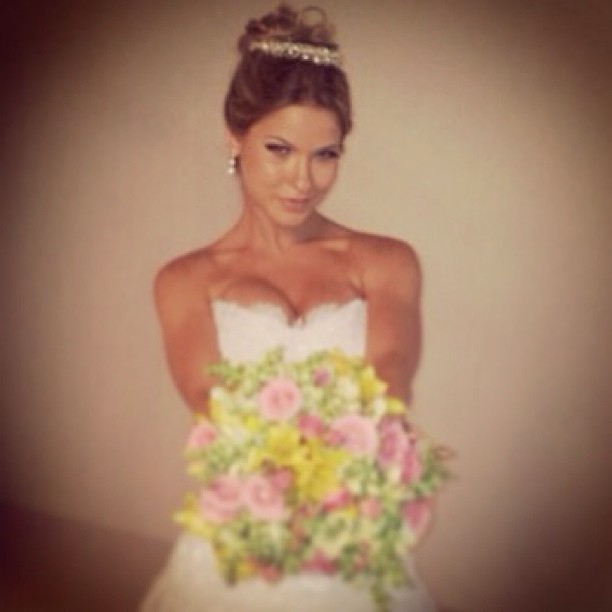 Andressa Suita, noiva do Gusttavo Lima, em campanha para revista (Foto: Instagram / Reprodução)
