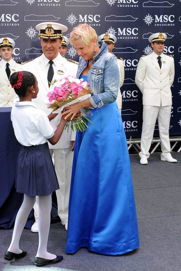 Xuxa inaugura festa em navio (Foto: Francisco Cepeda / AgNews)