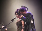 Letícia Sabatella faz show com o marido em São Paulo