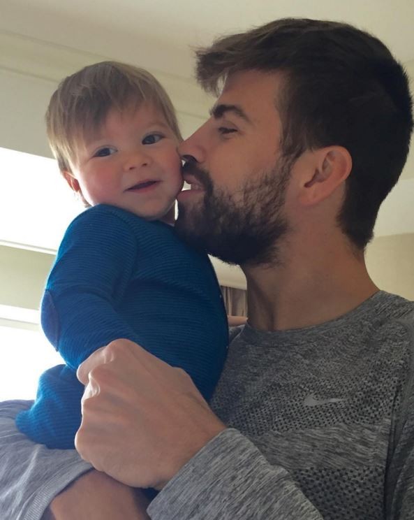 Gerard Piqué e o filho, Sacha (Foto: Instagram / Reprodução)