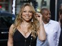 Mariah Carey aposta em vestido decotado e curtinho em première