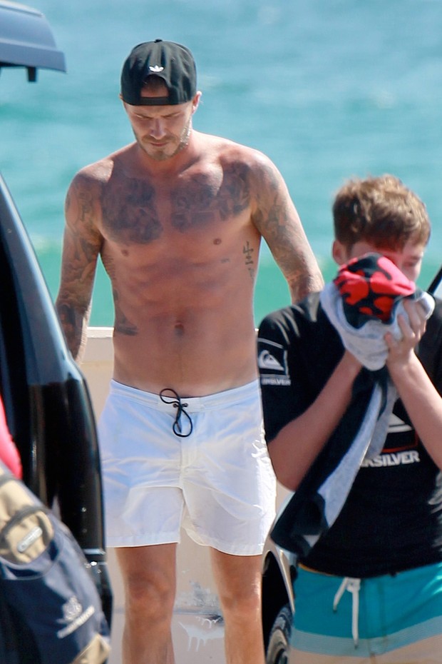 David Beckham em praia em Los Angeles, nos Estados Unidos (Foto: Grosby Group/ Agência)