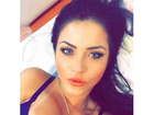 Claudia Alende, vice-Miss Bumbum 2014, faz selfie superdecotada